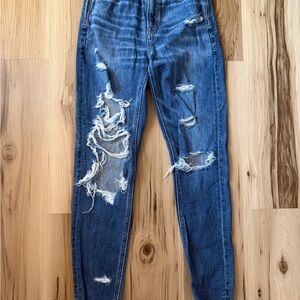 American Eagle Distressed High Rise Mom Jeans Size 000 Floral Detail Raw Hem